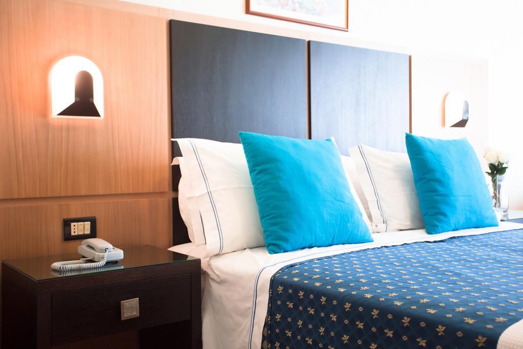 Hotel Verona Cesenatico Quarto foto