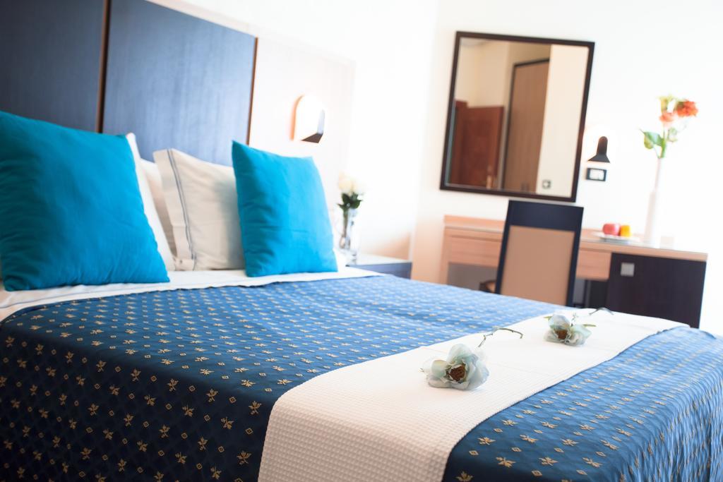 Hotel Verona Cesenatico Quarto foto