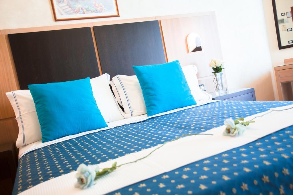 Hotel Verona Cesenatico Quarto foto