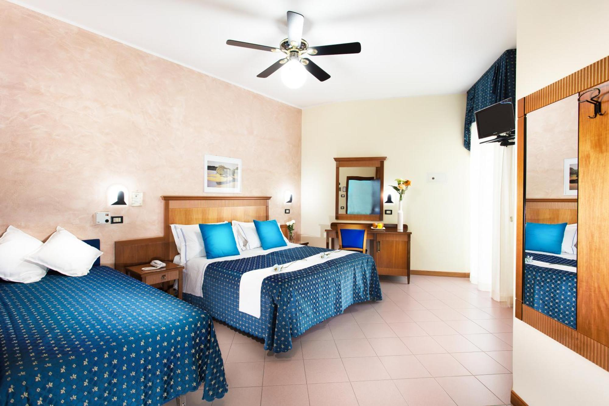 Hotel Verona Cesenatico Quarto foto